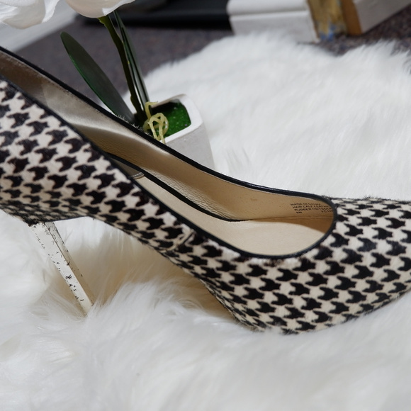 Michael Kors Size 8 Black/White Silver Heels - Picture 4 of 8